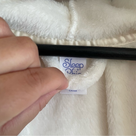 NWT women’s robe Sz small starts sorts juniors sizing - Picture 5 of 11